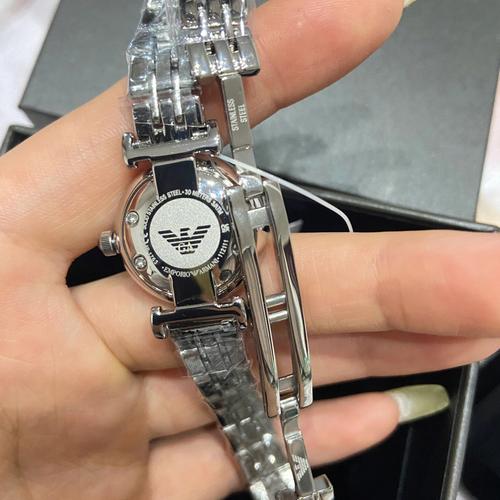 阿玛尼手表怎么看真假(这5点很好辨别)