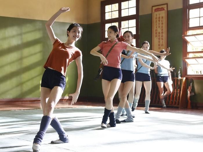 一代人的芳华已逝,但这是冯小刚最过瘾的一次导演