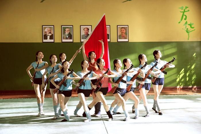 一代人的芳华已逝,但这是冯小刚最过瘾的一次导演