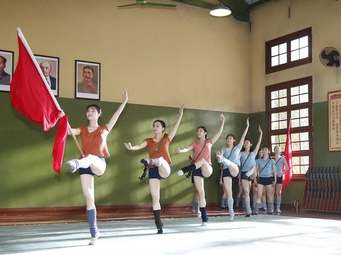 一代人的芳华已逝,但这是冯小刚最过瘾的一次导演