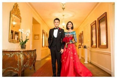 ​当最帅伴郎团和最脸盲伴娘团的婚礼上，新娘和新郎还有风头吗？