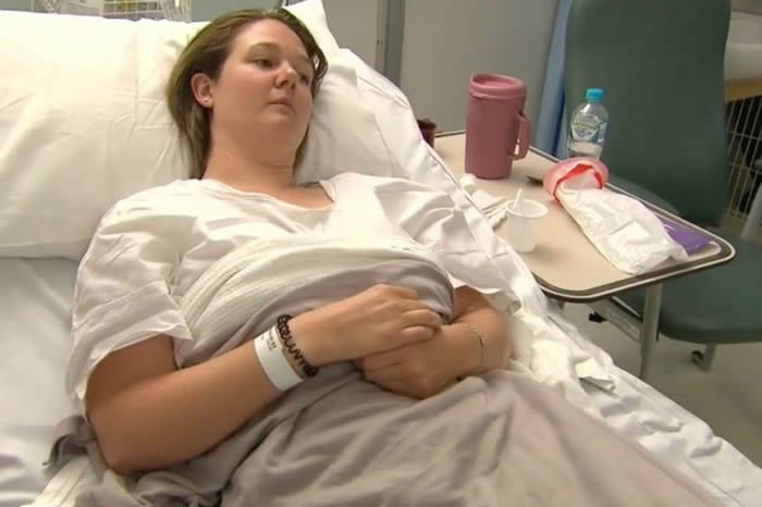 女子澳洲浮潜遇座头鲸母子 惨遭30吨巨大身躯冲撞像被车辗