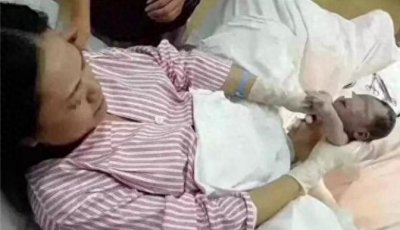 ​厉害了！产科医生怀孕 自己给自己接生 全程顺产！