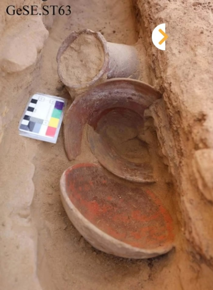 部分墓葬中有陪葬品。