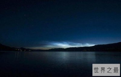 ​南极上空出现唯美夜光云 形成原因待进一步研究