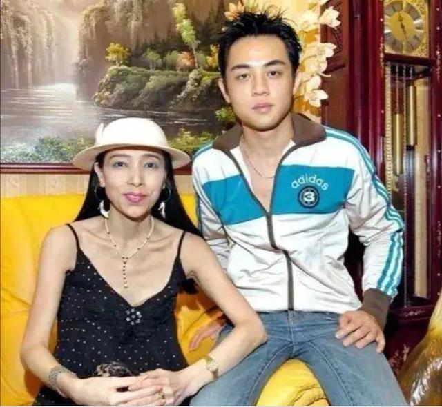 他43岁娶21岁娇妻7年败光上亿家产（她65岁身价70亿）(11)