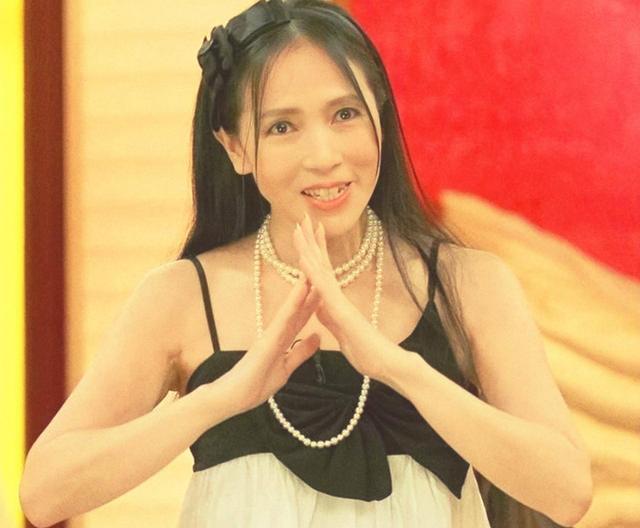 他43岁娶21岁娇妻7年败光上亿家产（她65岁身价70亿）(12)