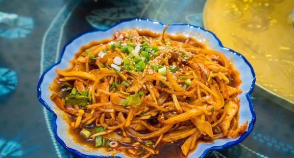 大理美食图片,有90%的人在玩电脑,的英语意思图12