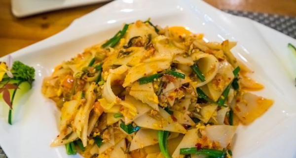 大理美食图片,有90%的人在玩电脑,的英语意思图2