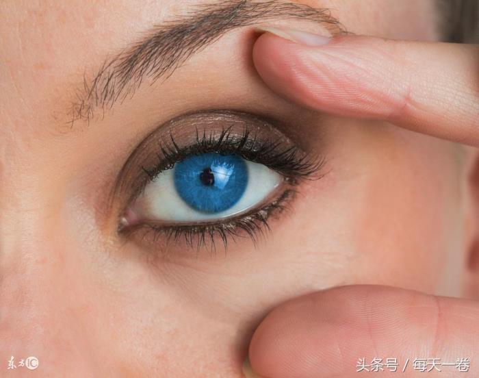 左眼跳女人是什么预兆(左眼皮跳有什么预兆)