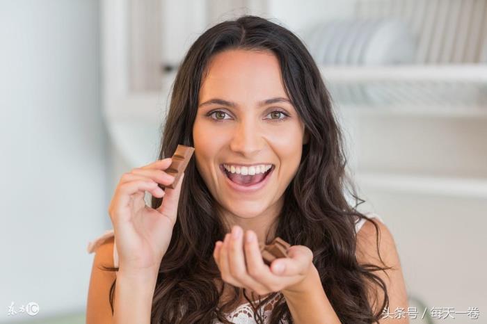 左眼跳女人是什么预兆(左眼皮跳有什么预兆)