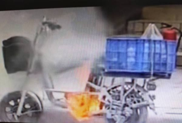 锂电池着火用什么灭火,电瓶起火用什么灭火器图4