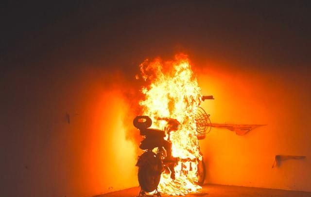 锂电池着火用什么灭火,电瓶起火用什么灭火器