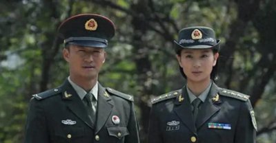 ​“最美军花”侯梦莎：曾因搭档吴京走红，如今已嫁为人妻生活幸福