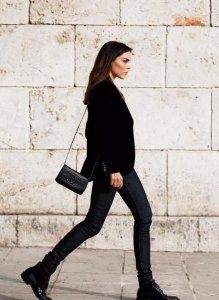 ​女士马丁靴怎样搭配才好看(马丁靴搭配什么衣服好看)