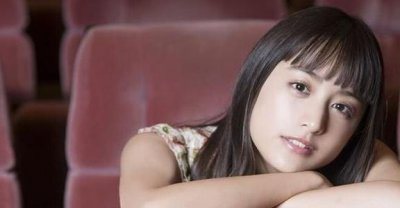 ​一个貌美的女子在横店当群演，当明星几率有多大？说了你可能不信