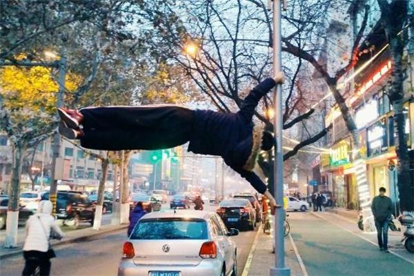 人体旗帜需要哪些基本功 人体旗帜技巧