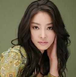 为了留在娱乐圈, 她一床陪睡四人, 因潜规则她和弟弟都自杀!