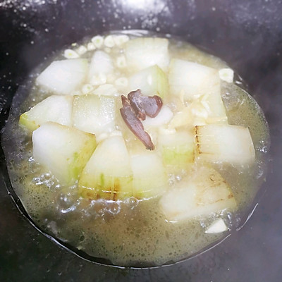 红烧冬瓜的做法 家常（赛过红烧肉的美味家常红烧冬瓜）