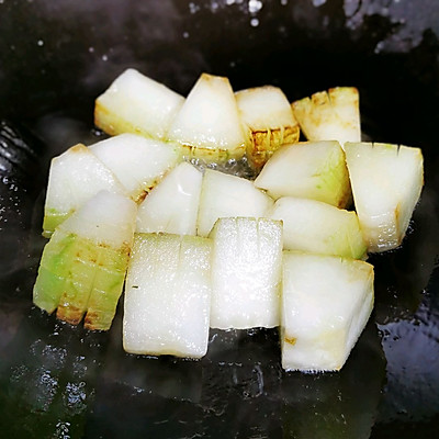 红烧冬瓜的做法 家常（赛过红烧肉的美味家常红烧冬瓜）