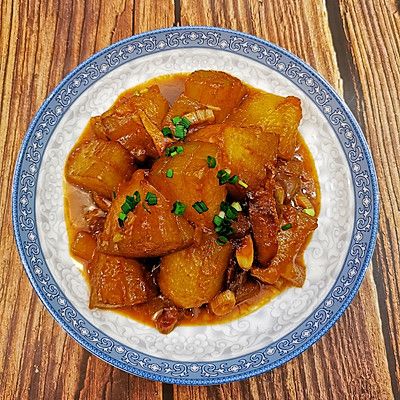 红烧冬瓜的做法 家常（赛过红烧肉的美味家常红烧冬瓜）