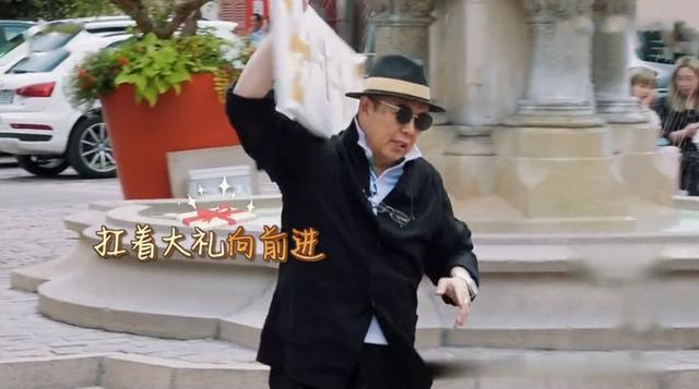 回忆杀！时隔20年，张铁林苏有朋赵薇再聚首！燕子阿玛激动相拥