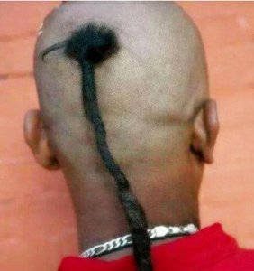 ​别被清宫剧骗了，清朝时期的发型根本就不是这样，而是比剧中还丑