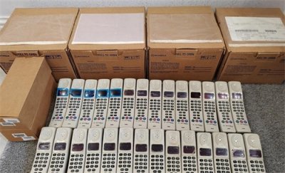 ​当年一台大哥大手机2万元一台 有人囤了几十台到现在都没有卖掉