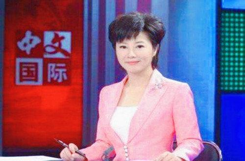 她曾是央视最风光的主持人，节目中意外走光，被调查后不知去向