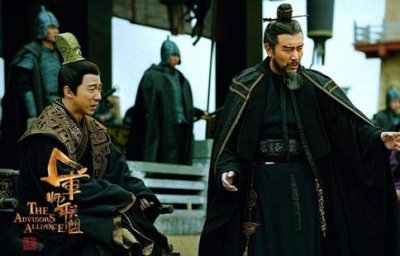 ​曹操为什么可以入朝不趋剑履上殿?