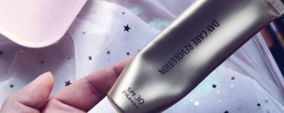 ​化妆了怎么补涂防晒霜