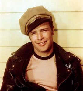 ​《教父》白兰度：家暴里长大的双性恋，风流一生名声狼藉凄凉去世