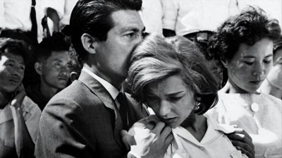 ​通过电影《广岛之恋》看过眼云烟的爱情，感受战争的伤痛无法弥合