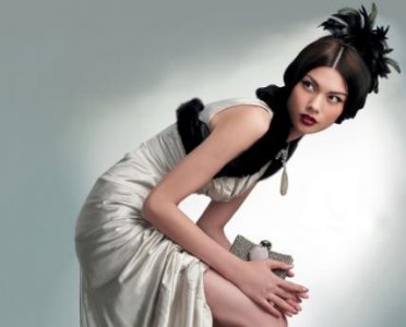 ​不要问女人的年龄，问她的眼睛