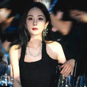 ​袭胸杨幂，装疯卖傻！人品比郑爽还差的他，被歌手海泉实名爆料！