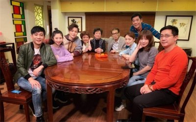 ​54岁的广州演员虎艳芬，因16年前对郭昶的一句承诺而支撑康家至今