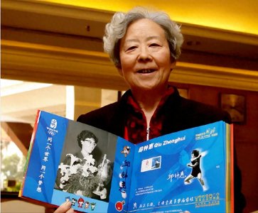 ​她是乒乓球世界冠军，离婚又再婚，曾在莫斯科摆地摊