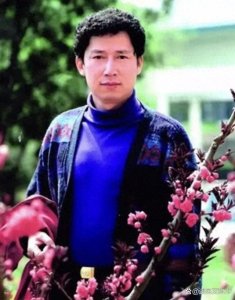 ​当年那个做美国老太太情人的李春平，现在怎么样了？