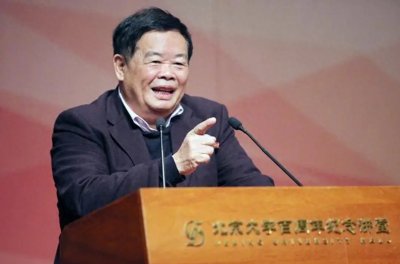 ​小心，曹德旺要跑了？拿着美国绿卡带走了福耀玻璃，和李嘉诚一样