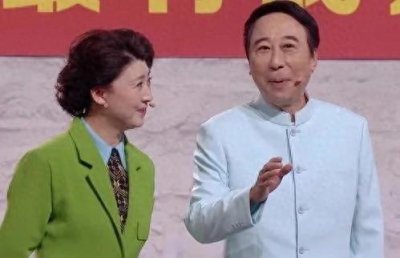 ​北京台春晚：冯巩一开口，年味就来了