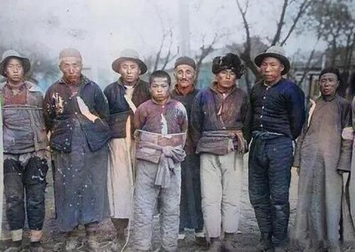 ​民国时期真实的土匪，打家劫舍无恶不作，女匪首容貌艳丽