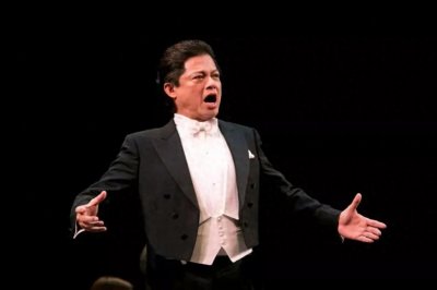 ​歌唱家莫华伦：世界5大男高音，年过花甲离婚，再婚娶小20岁娇妻