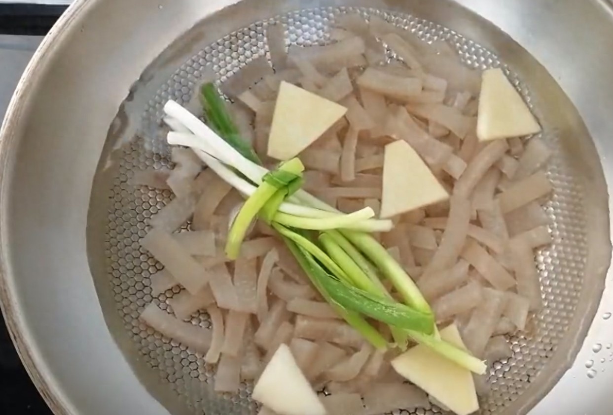 皮冻独家秘制做法，不蒸不熬，5步轻松搞定，比卖的好吃多了