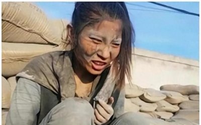 ​2017年，那个靠卖惨走红网红的“水泥妹”张方方，如今怎样了？