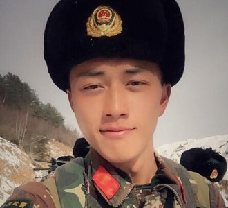 ​武警不输宋仲基 资料背景曝光杨明鑫上《天天向上》吸粉无数