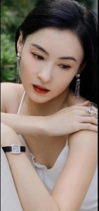 ​张柏芝43岁依旧波涛汹涌：爱的年龄不止于数字