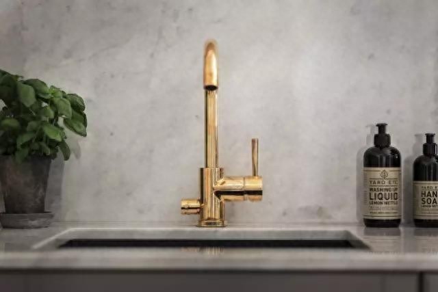 不懂艺术的人就别看了，“奶奶灰”的色彩，不是你我能够欣赏的