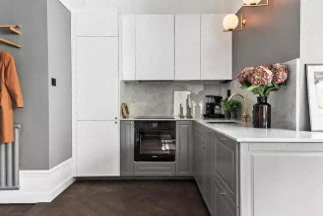 不懂艺术的人就别看了，“奶奶灰”的色彩，不是你我能够欣赏的