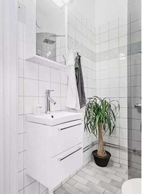 不懂艺术的人就别看了，“奶奶灰”的色彩，不是你我能够欣赏的