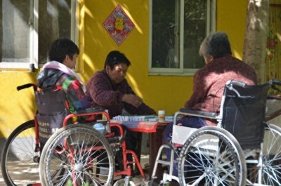 ​垂暮之年，被困死的老人们：揭开养老院最残酷真相！